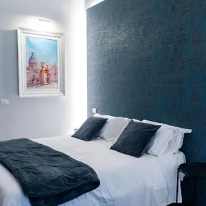 https://catarina-suites-centro-storico.sicilyhotelsitaly.net